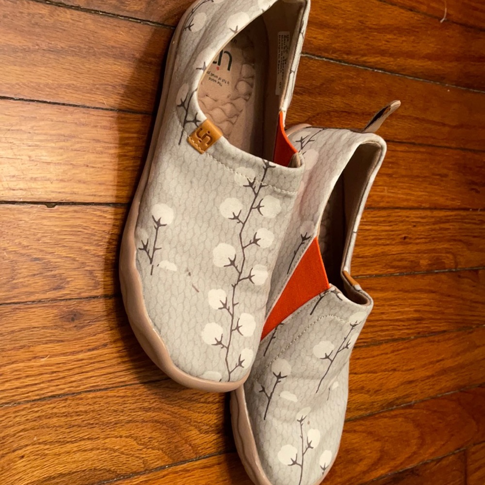 U in Story Loafers!  Worn once!  Great condition!